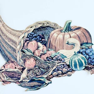Decoração vintage de papelão em formato de cornucópia para o Dia de Ação de Graças.