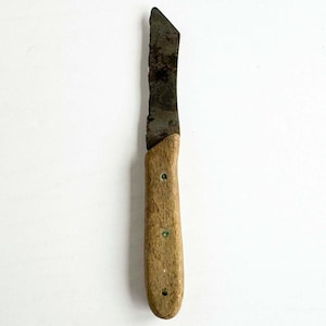 Cuchillo corto vintage raro, hecho a mano, con mango de madera.