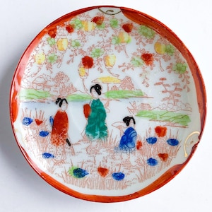 Vintage kleine handgemalte zarte Porzellan Runde Schale mit drei Geishas