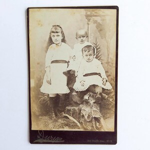 アンティークキャビネットカード写真: ニューヨーク市の3人の子供 