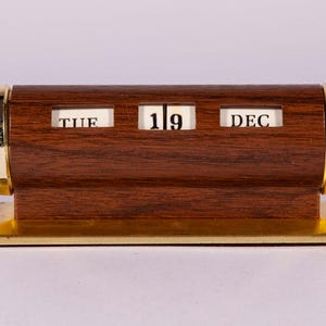 Calendario perpetuo cilíndrico vintage: funciona bien: decoración retro de escritorio y oficina de mediados de siglo