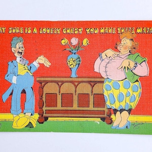 LIVRAISON GRATUITE : véritable carte postale antique vintage de 1949 avec humour - « C'est sûr, c'est un joli coffre que vous avez là, madame »