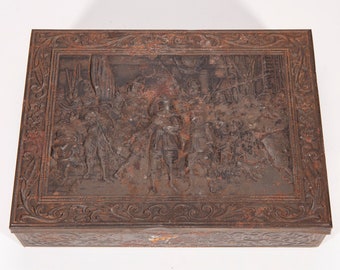 Grande boîte en métal vintage - Récipient à charnière avec couvercle et charnière pour bourgeois hollandais en relief inhabituel avec une patine fabuleuse