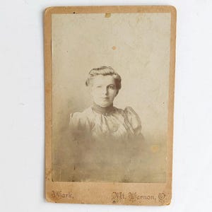 Antikes Foto einer jungen Frau aus Mt. Vernon, Sadie Singer (Iona's Sister)