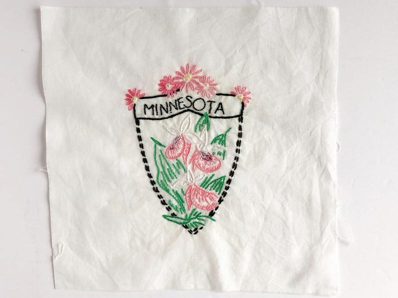 FREE SHIPPING Vintage Embroidered Minnesota State Flower Lady Slipper