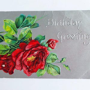 KOSTENFREIER VERSAND: Antike Vintage Postkarte - "Birthday Greetings" - ""Rote Rosen"" - Geprägte Postkarte."
