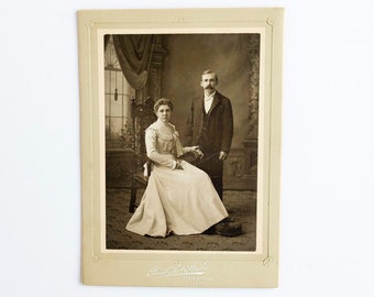 KOSTENLOSER VERSAND: Antikes Vintage-Hochzeitskabinettfoto – Foto eines jungen frisch vermählten Paares aus Hammond, Indiana