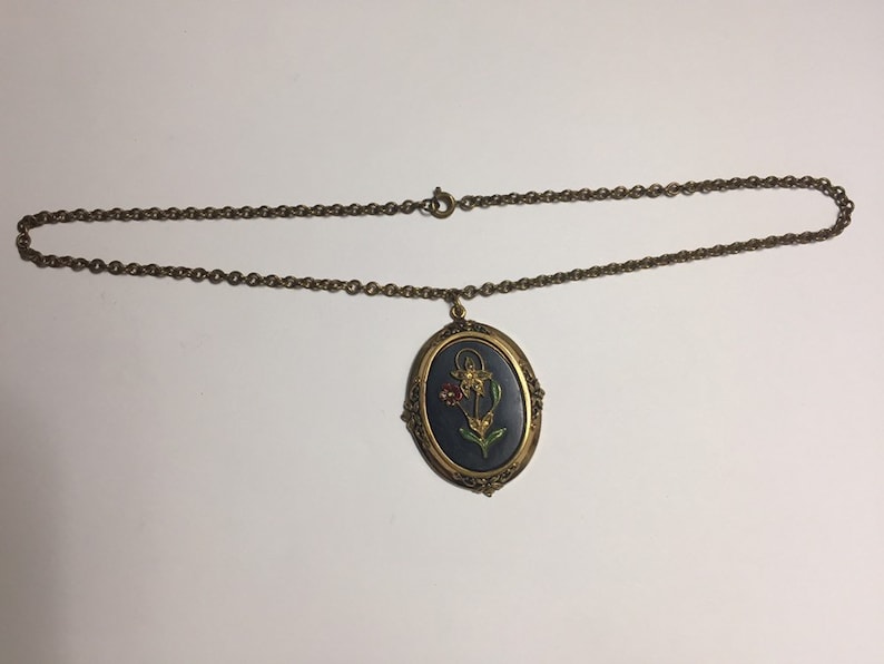 Victorian Flower Cameo Pendant Necklace