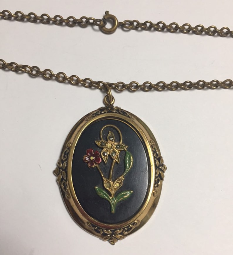 Victorian Flower Cameo Pendant Necklace