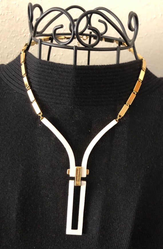 Vintage Trifari Geometric White & Gold-tone Neckl… - image 7