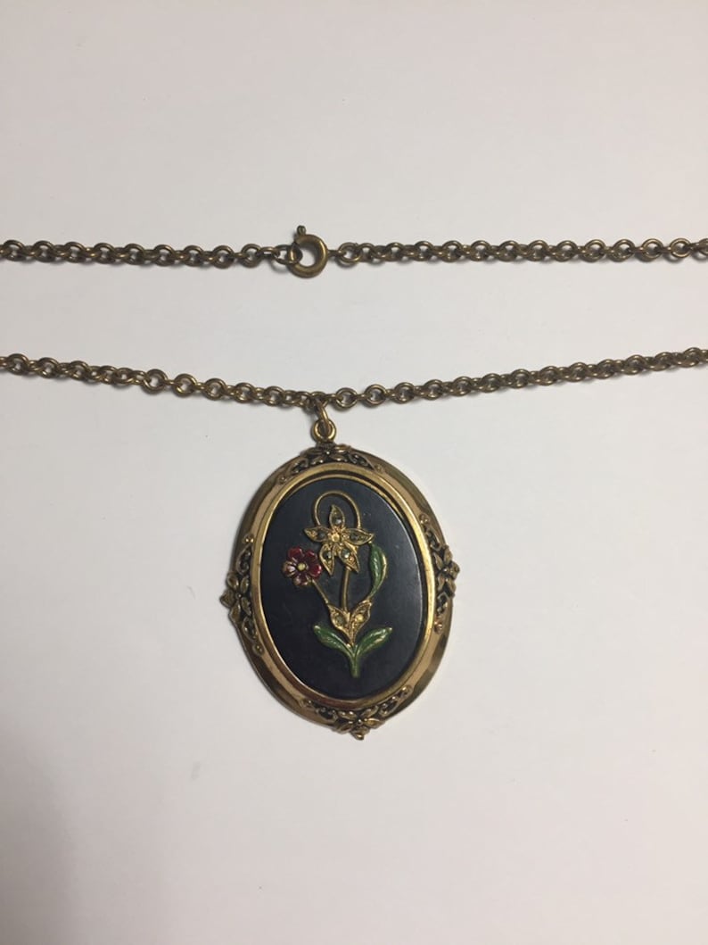 Victorian Flower Cameo Pendant Necklace