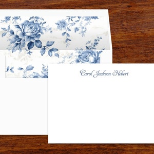 de correspondance personnalisés avec enveloppes à lignes assorties | Lot de 10 | Roses vintage françaises bleues | Ensemble de papeterie | Grand millénaire
