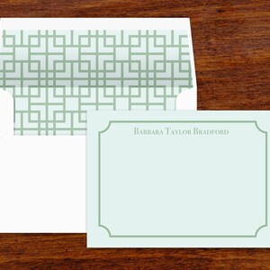 Ensemble de papeterie personnalisé | Ensemble de 10 | Cartes de correspondance vert menthe avec enveloppes doublées de motifs géométriques | Adresse de retour disponible | Format A7