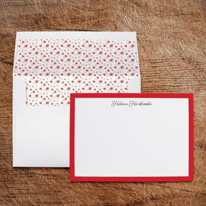Cartes de notes de papeterie personnalisées avec enveloppes doublées Monogramme floral rouge pour les femmes adolescentes