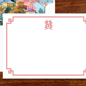 Pode incluir: Papelaria branca com borda rosa e monograma no centro superior. O envelope apresenta um design colorido de paisagem de inspira&ccedil;&atilde;o asi&aacute;tica. A papelaria est&aacute; em branco, oferecendo espa&ccedil;o para mensagens personalizadas.