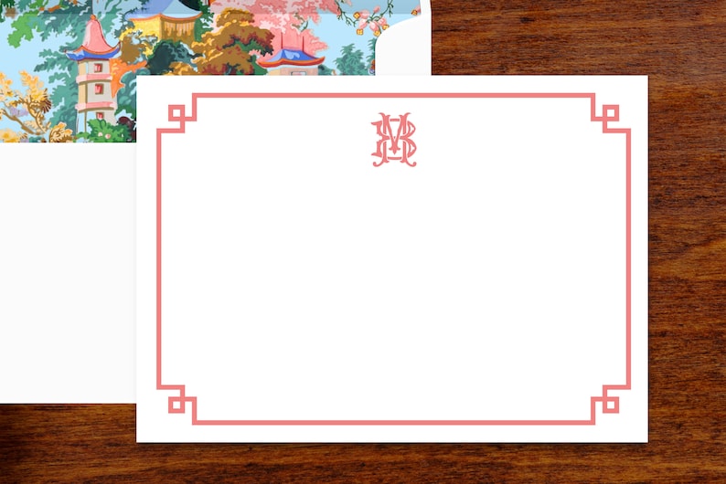 Pode incluir: Papelaria branca com borda rosa e monograma no centro superior. O envelope apresenta um design colorido de paisagem de inspira&ccedil;&atilde;o asi&aacute;tica. A papelaria est&aacute; em branco, oferecendo espa&ccedil;o para mensagens personalizadas.
