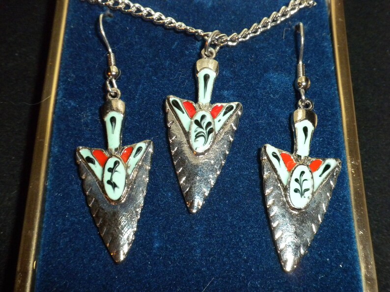 Vintage Marquis Collection Southwestern Arrow Head Silver tone Necklace and Earrings
