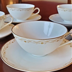 Hutschenreuther Selb Set of 5 Gold Rimmed Tea Cups and Saucers, German Porcelain, Maple Leaf Design***FREE Shipping Within USA***