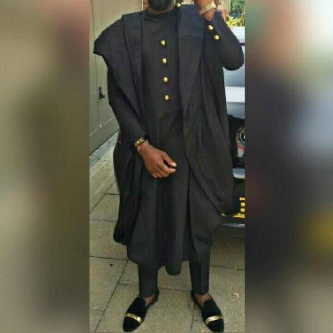 Black Stylish Agbada for Men With Gold Button Long Sleeve