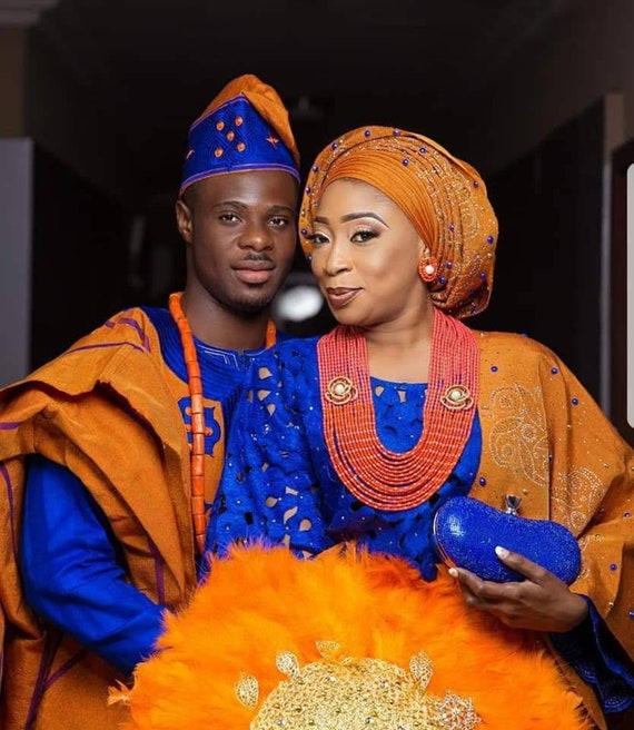 Complétez Nigérian Couples Tenue De Mariage Yoruba Mariée Et Le Marié Plein Aso Oke Ensemble Avec Le Collier Et Eventail