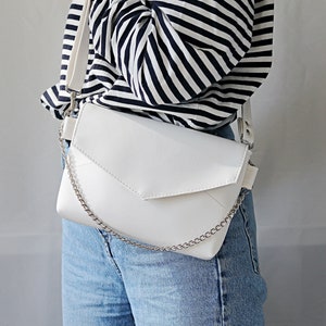 white elegant bag for women, bag with a chain, white purse, white handbag, vegan leather, mini crossbody bag, shoulder bag, small crossbody bag.