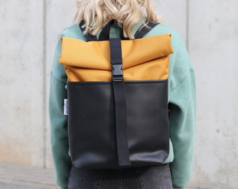 Rolltop-Rucksack aus veganem Leder: Handgefertigter Reiserucksack