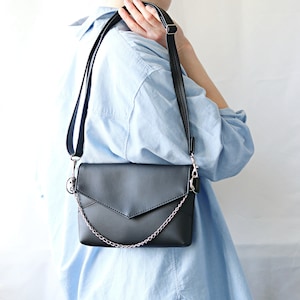 Schwarze Lack Handtasche Vegan Leder Crossbody Tasche Für Damen Vegan Schwarze minimale Kunstleder Tasche Umschlagtasche Vegane Umhängetasche