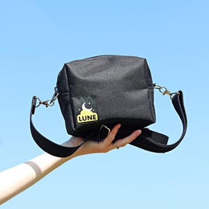 Petit sac à bandoulière en toile pour femme Sac à main noir Mini sac de voyage Sac étanche Sac de tous les jours avec fermeture à glissière Sac fait main Végétalien
