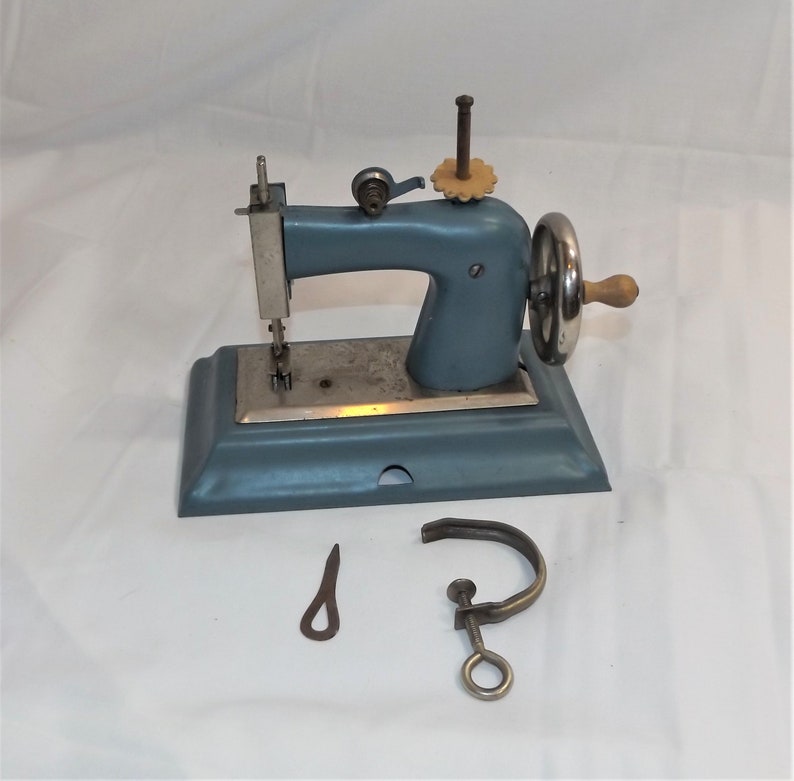 Casige Toy Sewing Machine British Zone ToyWalls