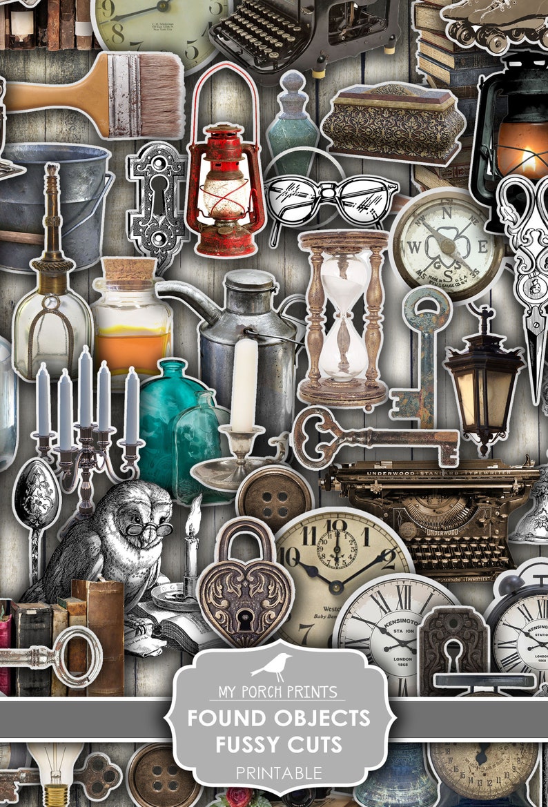 Puede incluir: Una colecci&oacute;n de objetos vintage y antiguos, que incluyen un reloj, una m&aacute;quina de escribir, una linterna, una br&uacute;jula, una llave, un candado, un candelero, una botella, un reloj de arena, un par de gafas, un pincel, un cubo, una perilla de la puerta, un libro, un b&uacute;ho y una bombilla. Los objetos est&aacute;n dispuestos sobre un fondo de madera. El texto "MY PORCH PRINTS FOUND OBJECTS FUSSY CUTS PRINTABLE" est&aacute; en la parte inferior de la imagen.