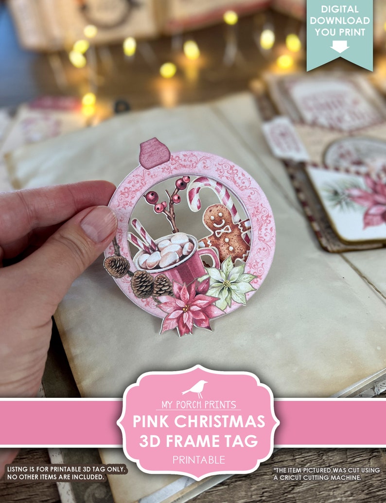 Puede incluir: Etiqueta de marco 3D de Navidad rosa imprimible. La etiqueta presenta un c&iacute;rculo rosa con un hombre de jengibre, bastones de caramelo, una taza de chocolate caliente con malvaviscos y una flor de pascua.