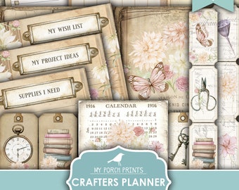 Puede incluir: Kit de diario de planificación artesanal imprimible con una estética vintage. El kit incluye un calendario, listas de tareas y otras páginas de organización. El diseño presenta mariposas, flores y un reloj.