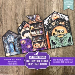 Könnte beinhalten: Ein Halloween-Flip-Flap-Folio mit einem Hausdesign. Das Folio zeigt Illustrationen eines Spukhauses, Kürbisse, einen Hexenbesen und den Text "Happy Halloween". Die ungefähre Größe im gefalteten Zustand beträgt 17,78 cm x 12,7 cm.