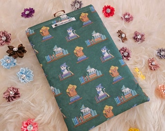 Boeken-/e-readerhoes Kat boekenplank