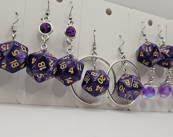 D20 Donkerpaarse oorbellen