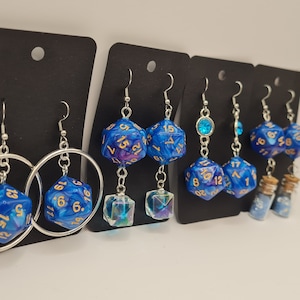 D20 Blue/purple earrings