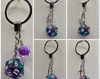 D20 Blauw/paarse glittersleutelhanger