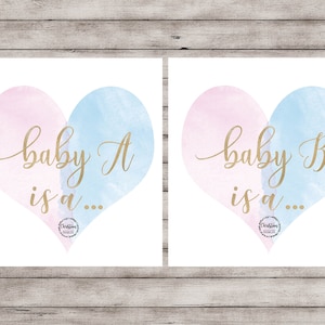 Op de afbeelding: Twee gender reveal-borden met een hartvorm van aquarel. Het linker bord zegt "baby A is een..." en het rechter bord zegt "baby B is een..."