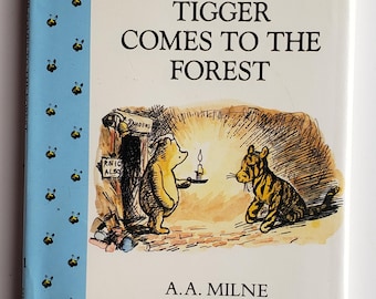 Tigger Comes to The Forest, A.A. Milne 1991, A Winnie the Pooh Story Book