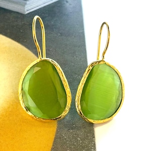 Earrings cateye stone green