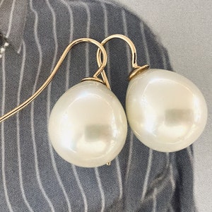 Pearl earrings classic white/gold