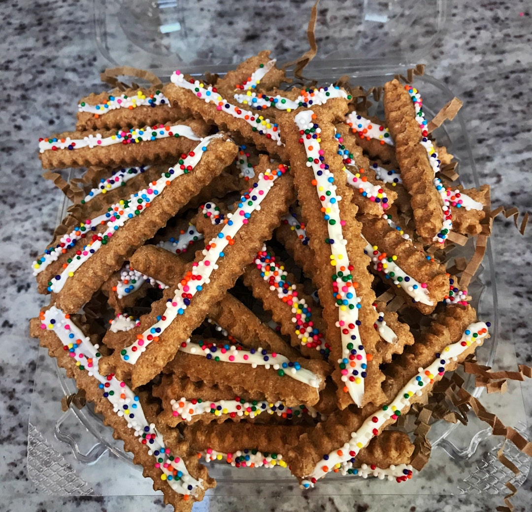 FRENCHIE FRIES Peanut Butter fries With Yogurt Frosting Dog Treats