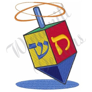 Puede incluir: Un dreidel colorido con un diseño azul, amarillo, rojo y verde. El dreidel tiene letras hebreas bordadas en sus lados y un efecto de movimiento giratorio. La parte superior es azul y el anillo giratorio es naranja.
