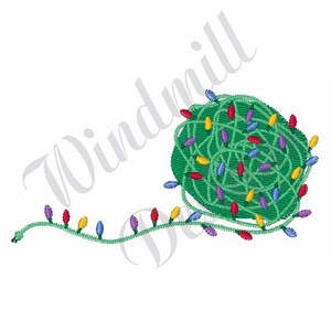 Puede incluir: Una bola enredada de luces navideñas verdes con bombillas rojas, azules, amarillas y moradas.