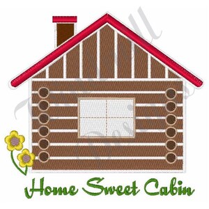 Pode incluir: Desenho bordado de uma cabana de madeira marrom com telhado vermelho, uma janela branca e uma chaminé. A cabana é cercada por duas flores amarelas com caules verdes. O texto "Home Sweet Cabin" está escrito em verde abaixo da cabana.