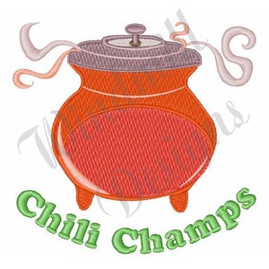 Könnte beinhalten: Ein orangefarbener Topf mit Deckel und Dampf, der aus dem Ausguss kommt. Der Topf steht auf drei Beinen und hat den Text "Chili Champs" in Grün darunter.