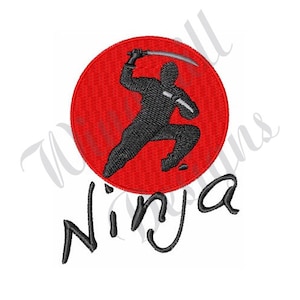 Puede incluir: Un círculo rojo con una silueta negra de un ninja sosteniendo una espada. El texto "Ninja" está escrito debajo del círculo.