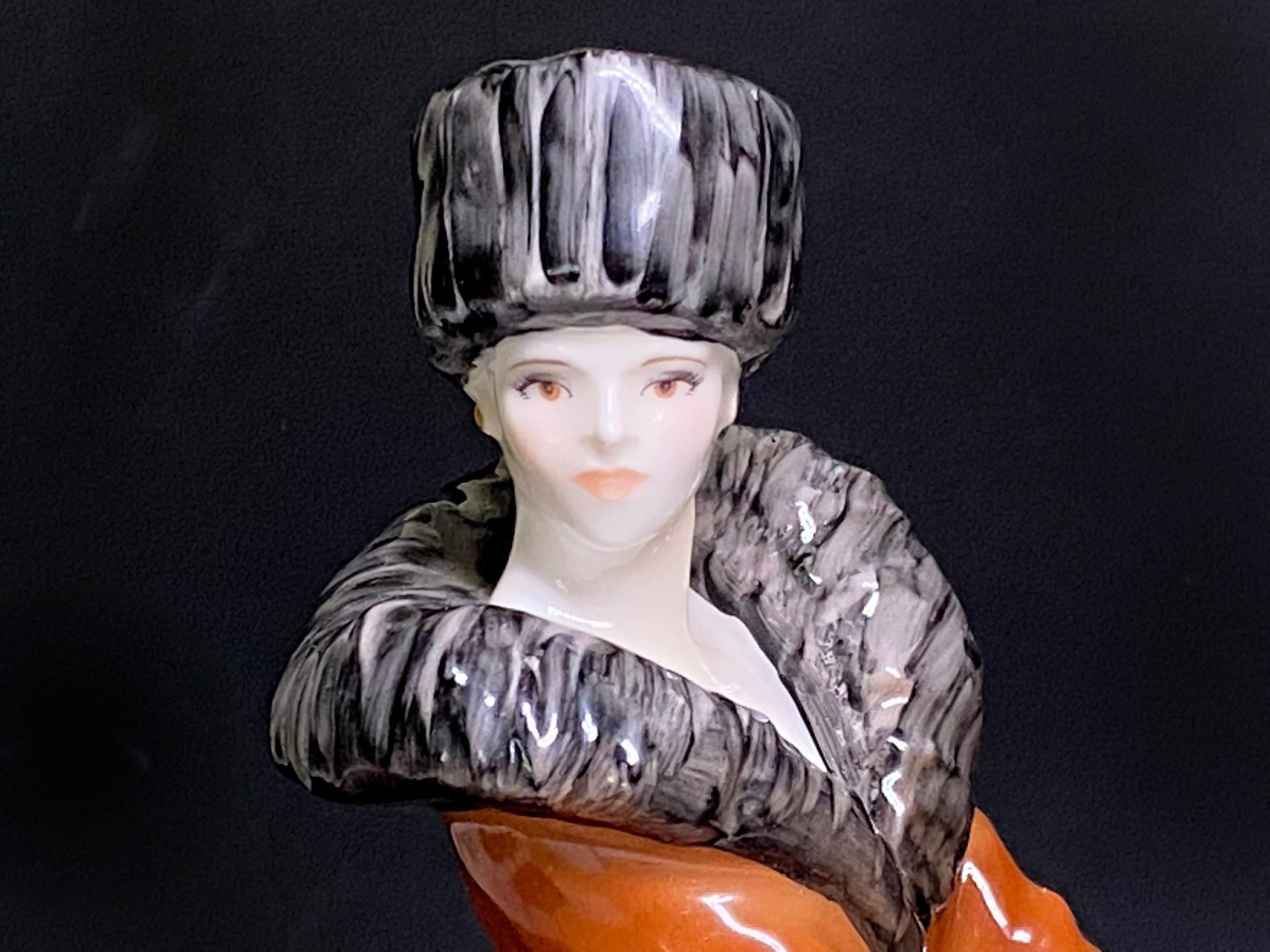 ロイヤルドルトン フィギュリン デビュタント Debutante Royal Doulton