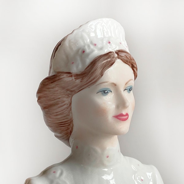 Vintage rare 1981 COALPORT 'THE BRIDE' Figurine from the Ladies of Fashion Collection in Excellent Condition