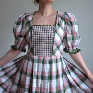 Vintage 80s Austrian folk dress, pink moss green and white check peasant dress, puff sleeve gingham Oktoberfest dress, Trachten dress, 44 EU
